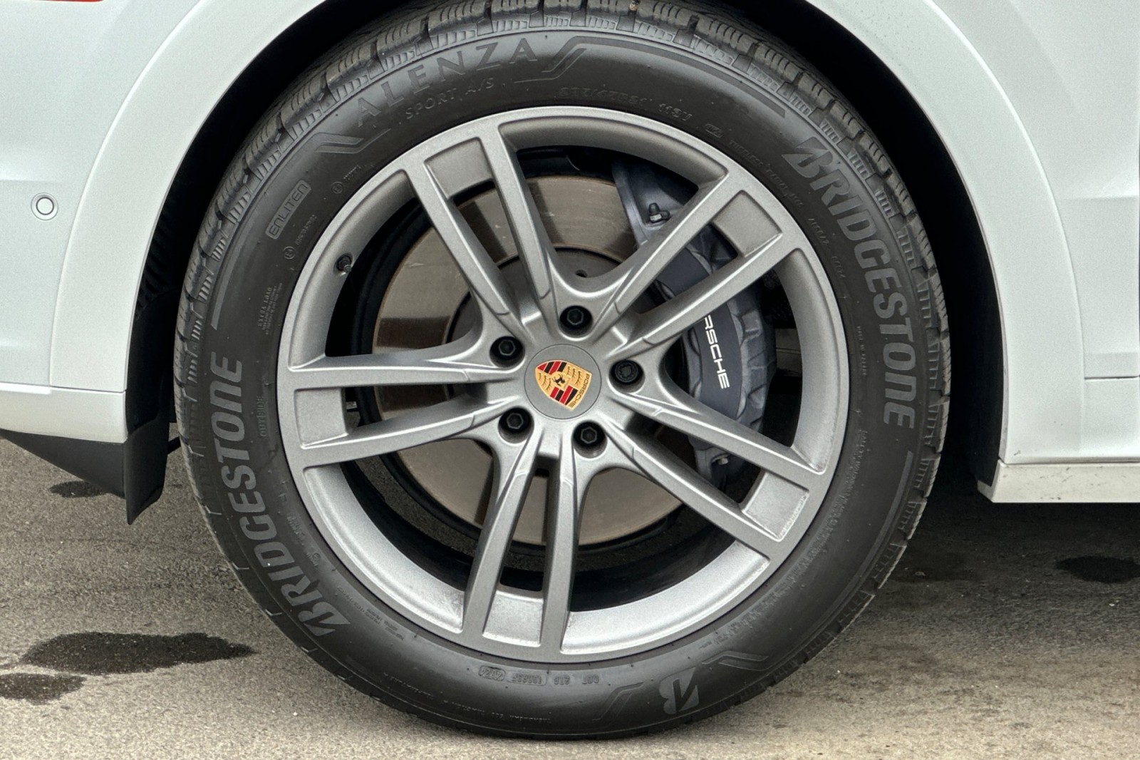 2025 Porsche Cayenne Turbo photo 37