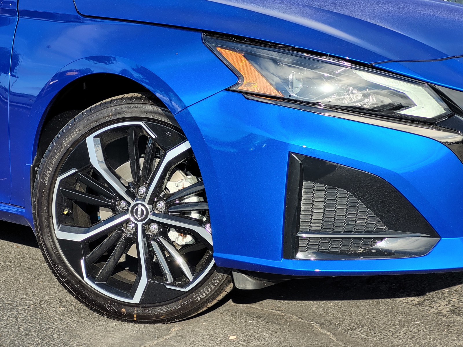 2025 Nissan Altima SR photo 3