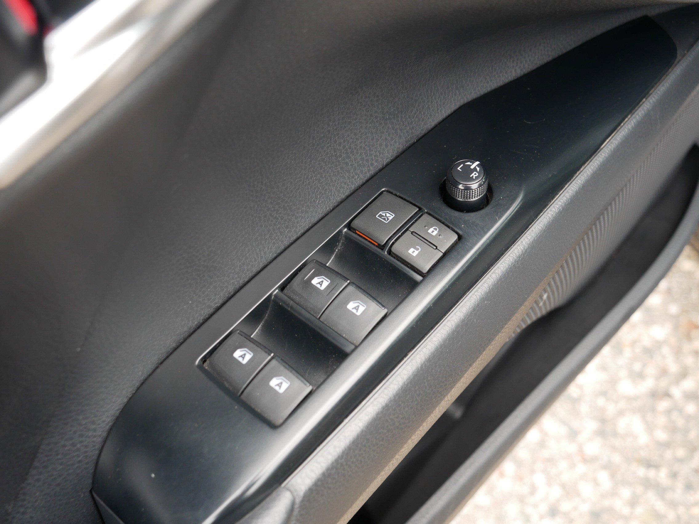 2019 Toyota Camry SE photo 18