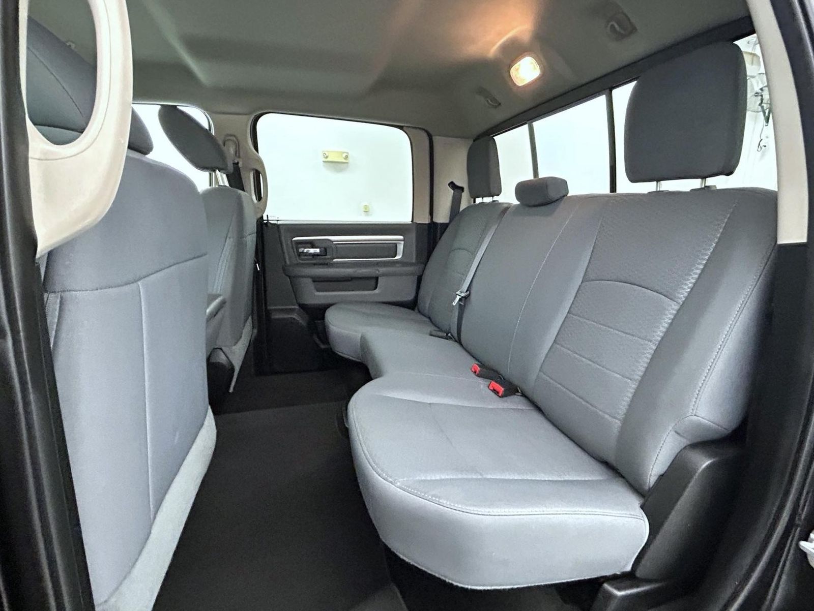 2017 Ram 1500 SLT photo 16