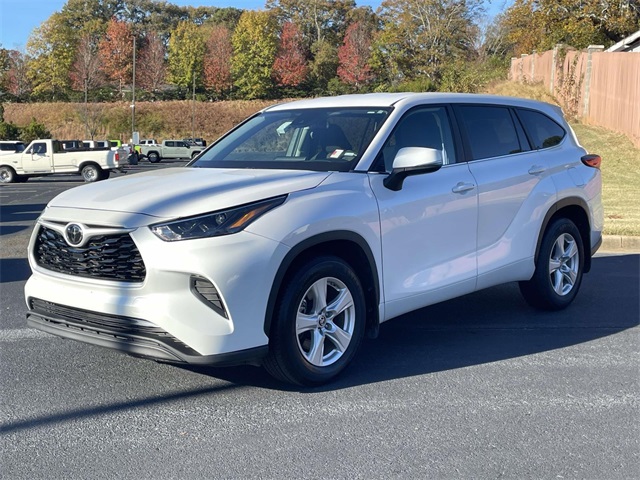 2023 Toyota Highlander L photo 2