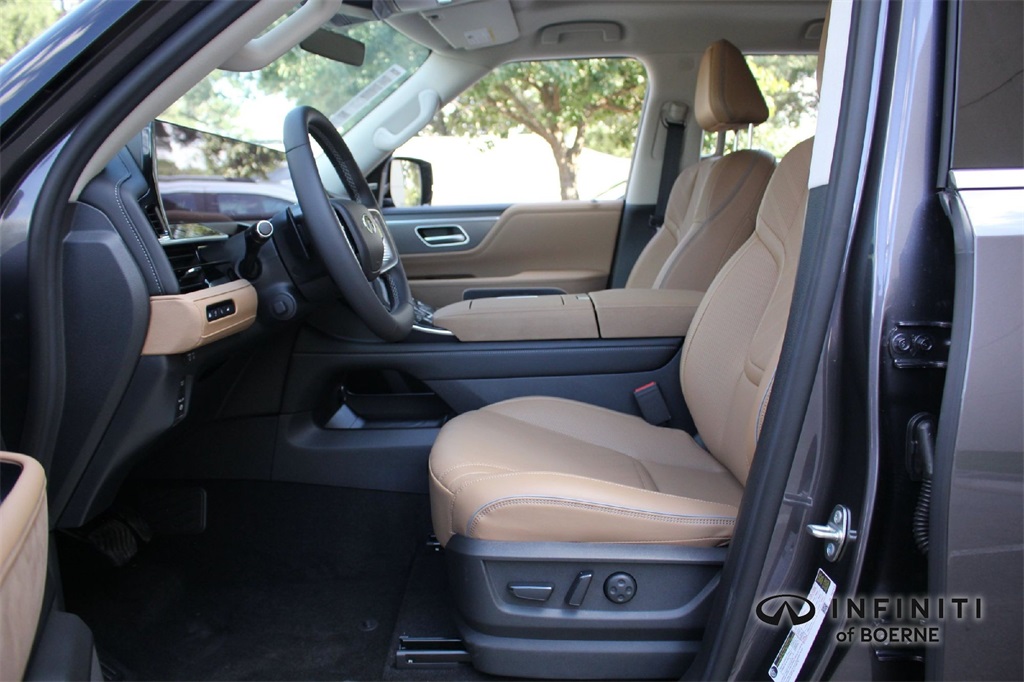 2026 Infiniti QX80 Luxe photo 6