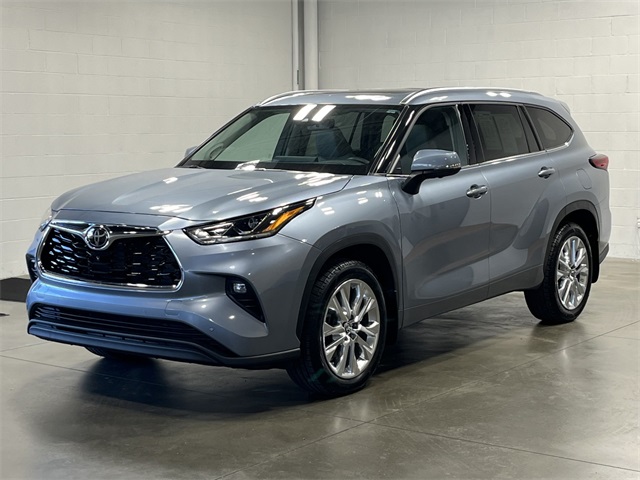 2023 Toyota Highlander Limited photo 2