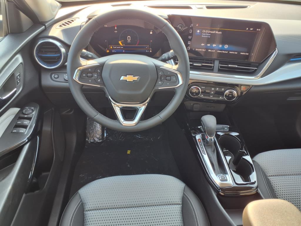 2025 Chevrolet Trax LT photo 7