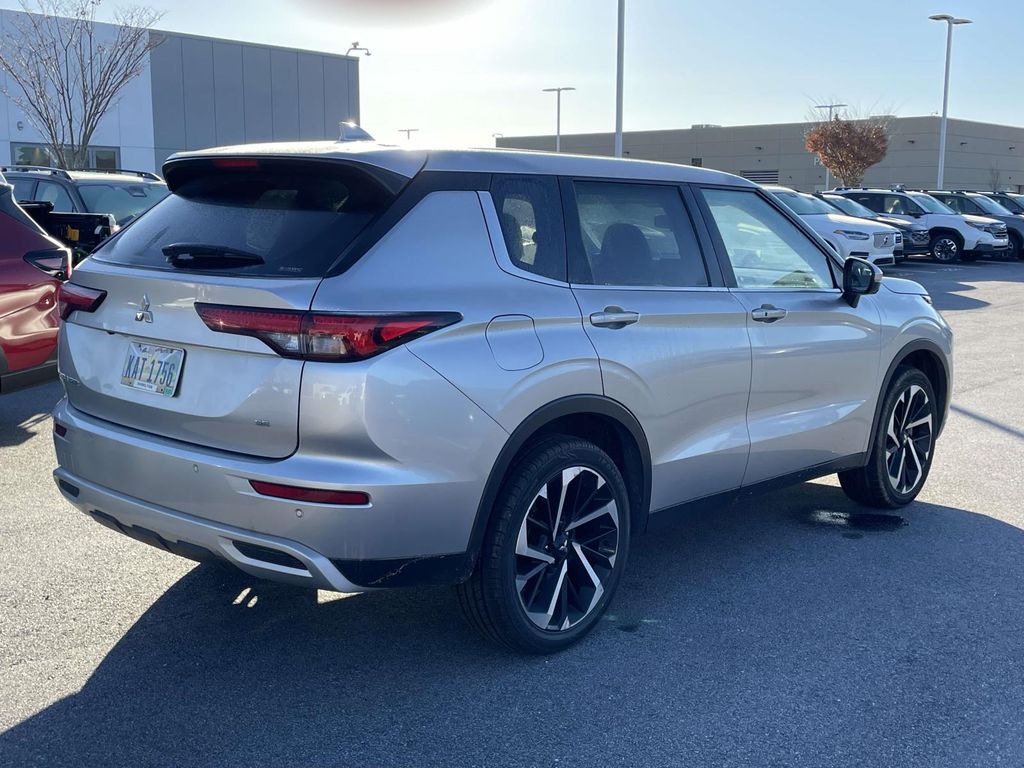 2023 Mitsubishi Outlander SE Black Edition photo 4