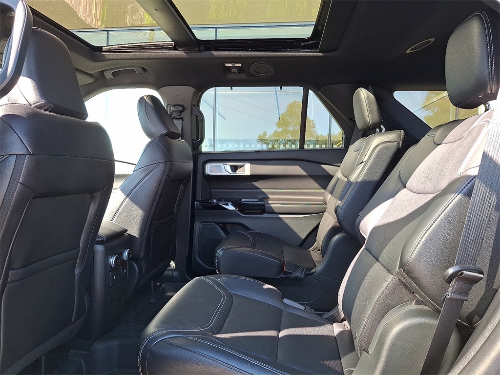 2023 Ford Explorer ST photo 9