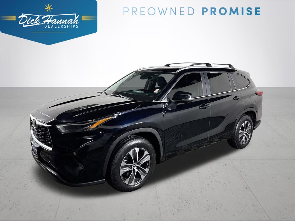 2023 Toyota Highlander XLE's photo