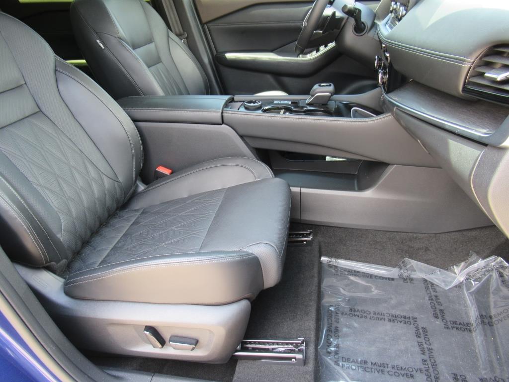 2023 Nissan Rogue Platinum photo 10