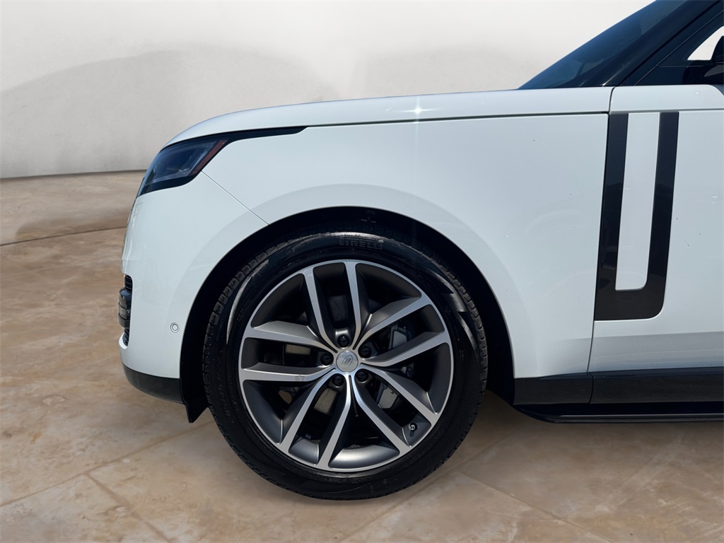 2025 Land Rover Range Rover SE photo 11