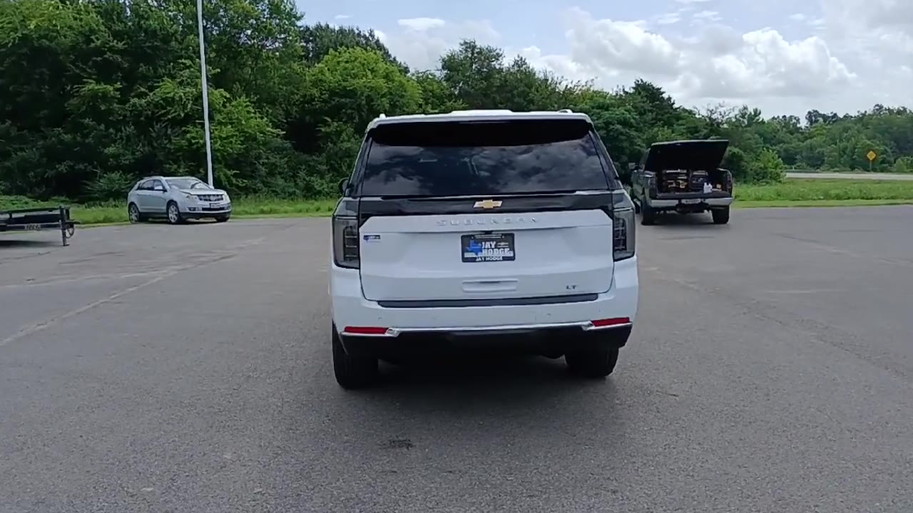 2025 Chevrolet Suburban LT photo 7