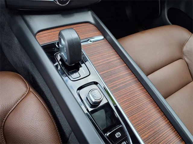 2023 Volvo XC60 Plus photo 8