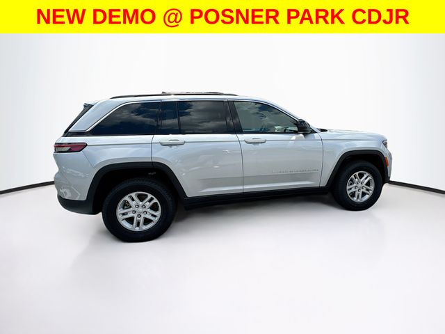 2025 Jeep Grand Cherokee Laredo photo 4
