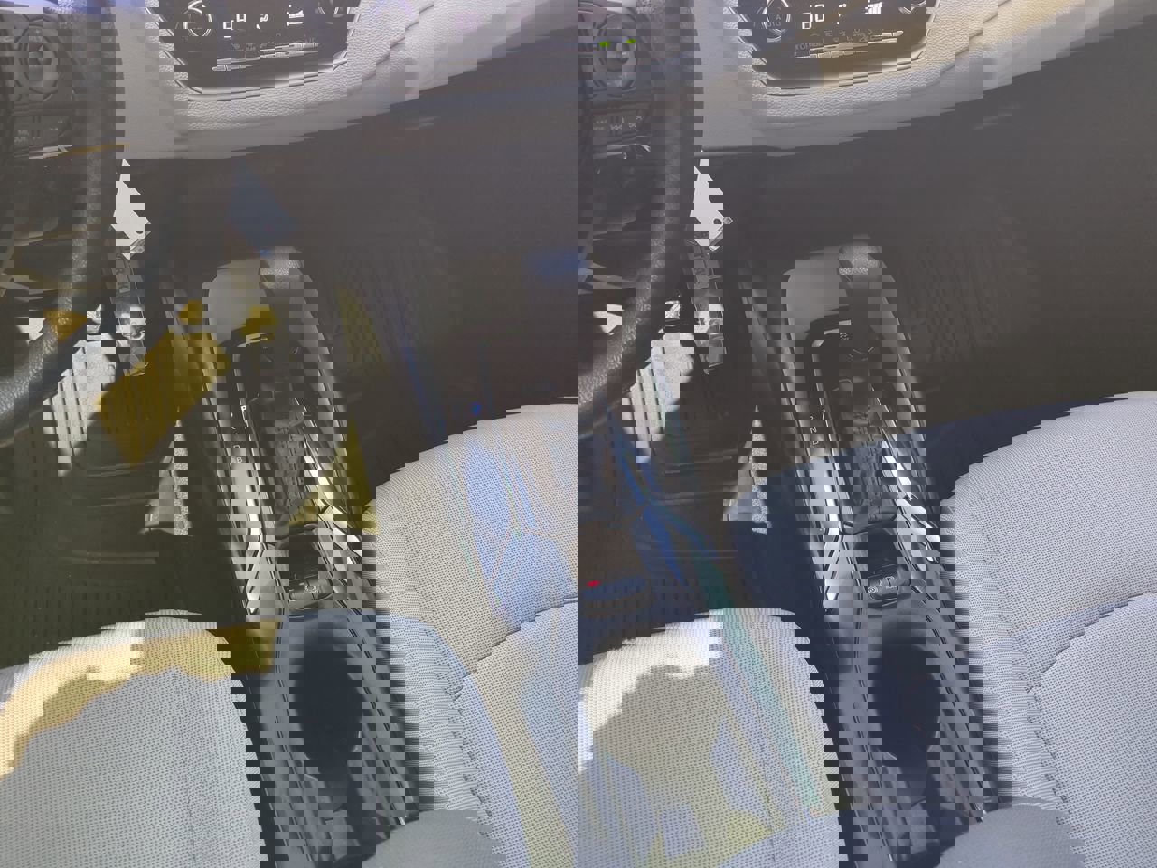 2022 Toyota Corolla LE photo 16