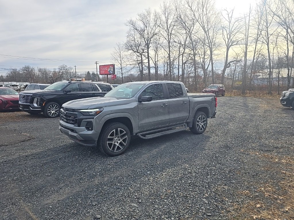 2023 Chevrolet Colorado Z71 photo 2