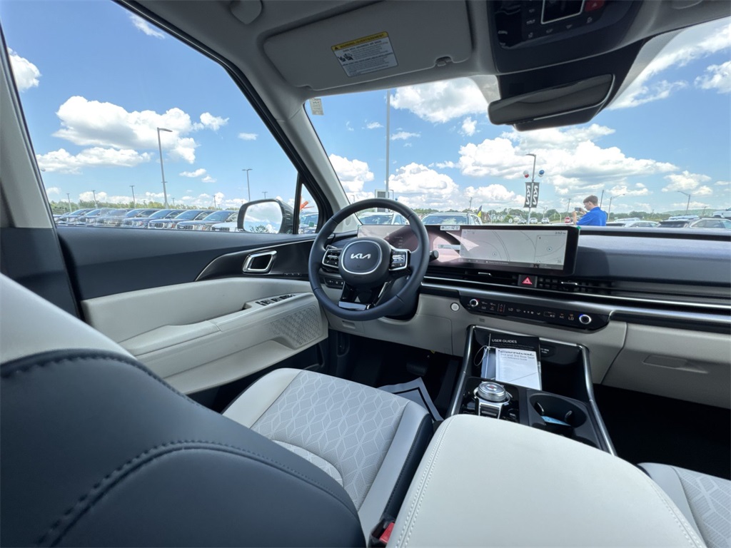 2026 Kia Carnival SX photo 15