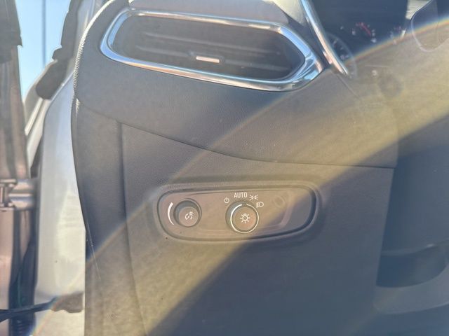 2021 Chevrolet Equinox LS photo 9