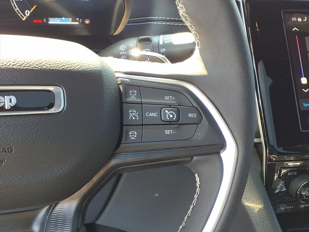 2024 Jeep Grand Cherokee Laredo X photo 12