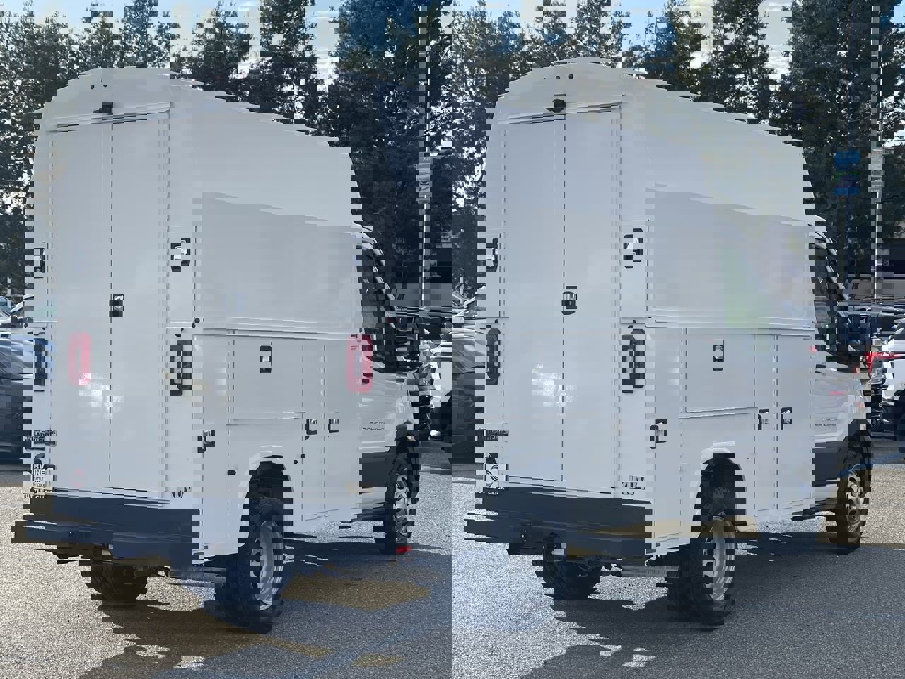 2024 Ford Transit Cutaway photo 4