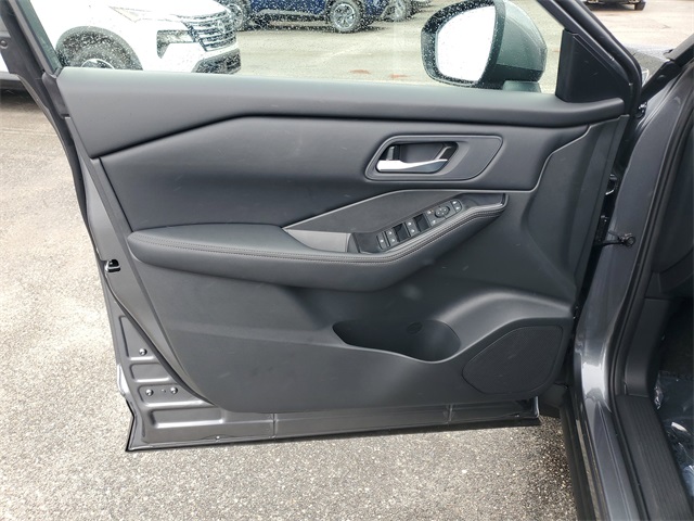 2026 Nissan Rogue SV photo 5