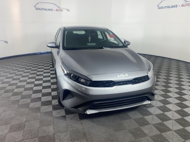 2024 Kia Forte LXS photo 2