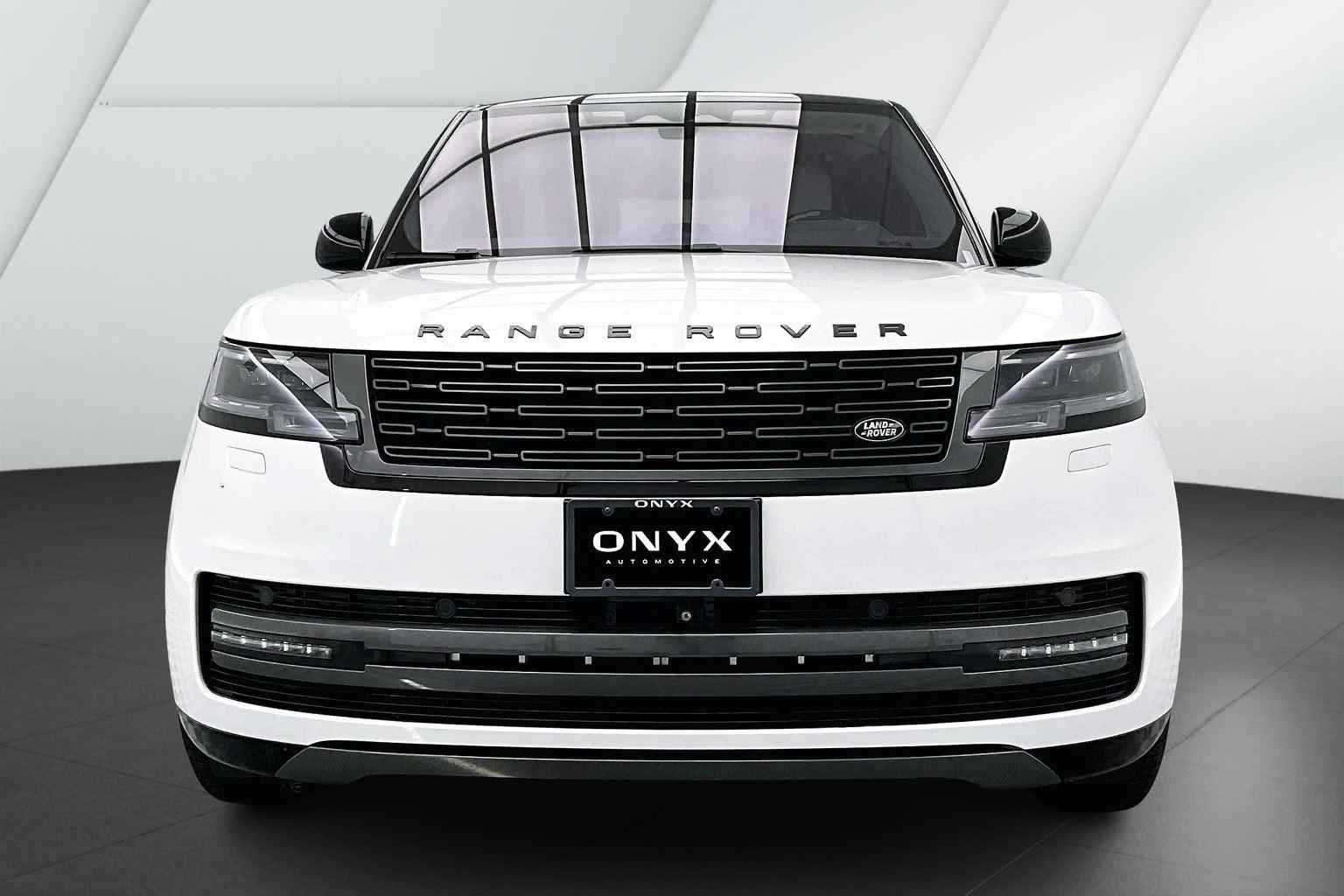 2023 Land Rover Range Rover SE photo 2