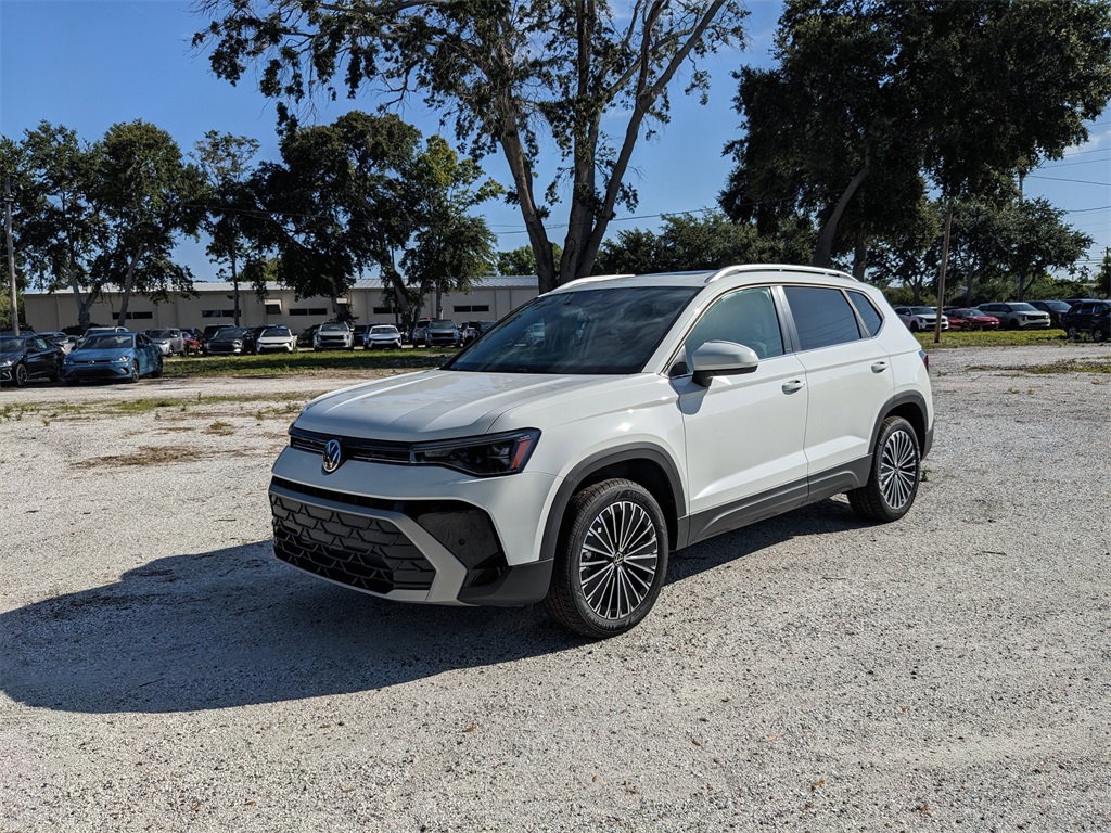 2025 Volkswagen Taos SE photo 2