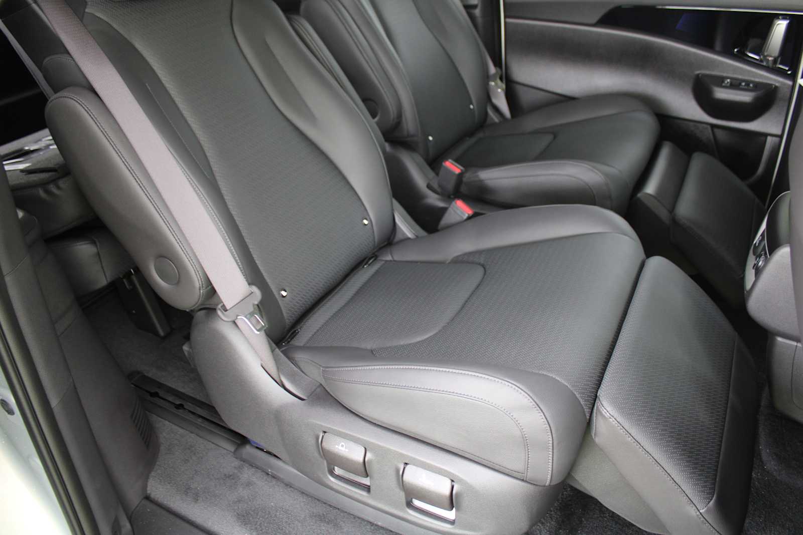2025 Kia Carnival SX Prestige photo 6