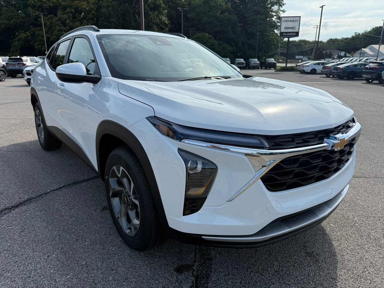 2025 Chevrolet Trax LT photo 9