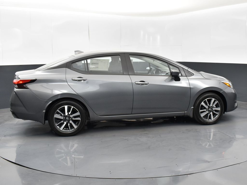 2025 Nissan Versa 1.6 SV photo 8