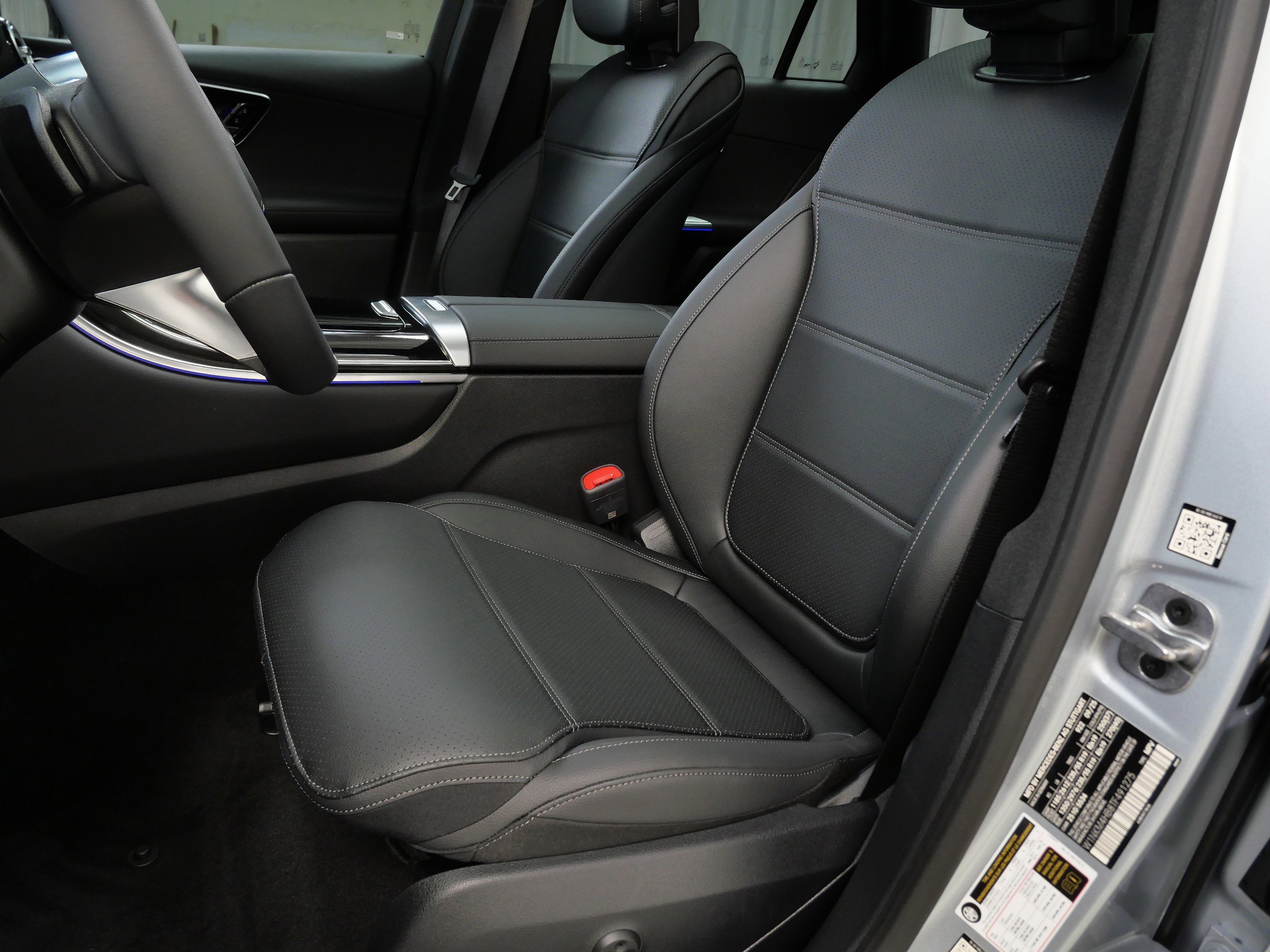 2026 Mercedes Benz GLC 300 4MATIC photo 3