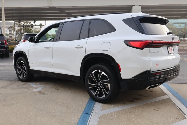 2025 Buick Enclave Sport Touring photo 4