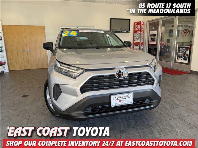 2024 Toyota RAV4 LE's photo