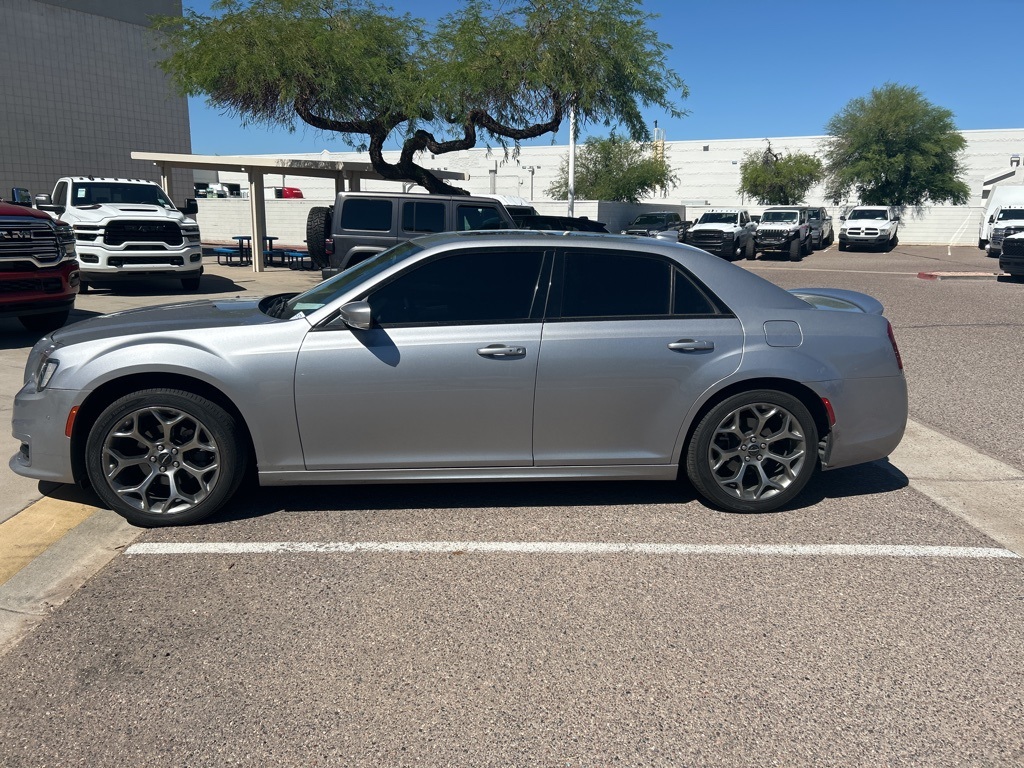 2018 Chrysler 300 S photo 8