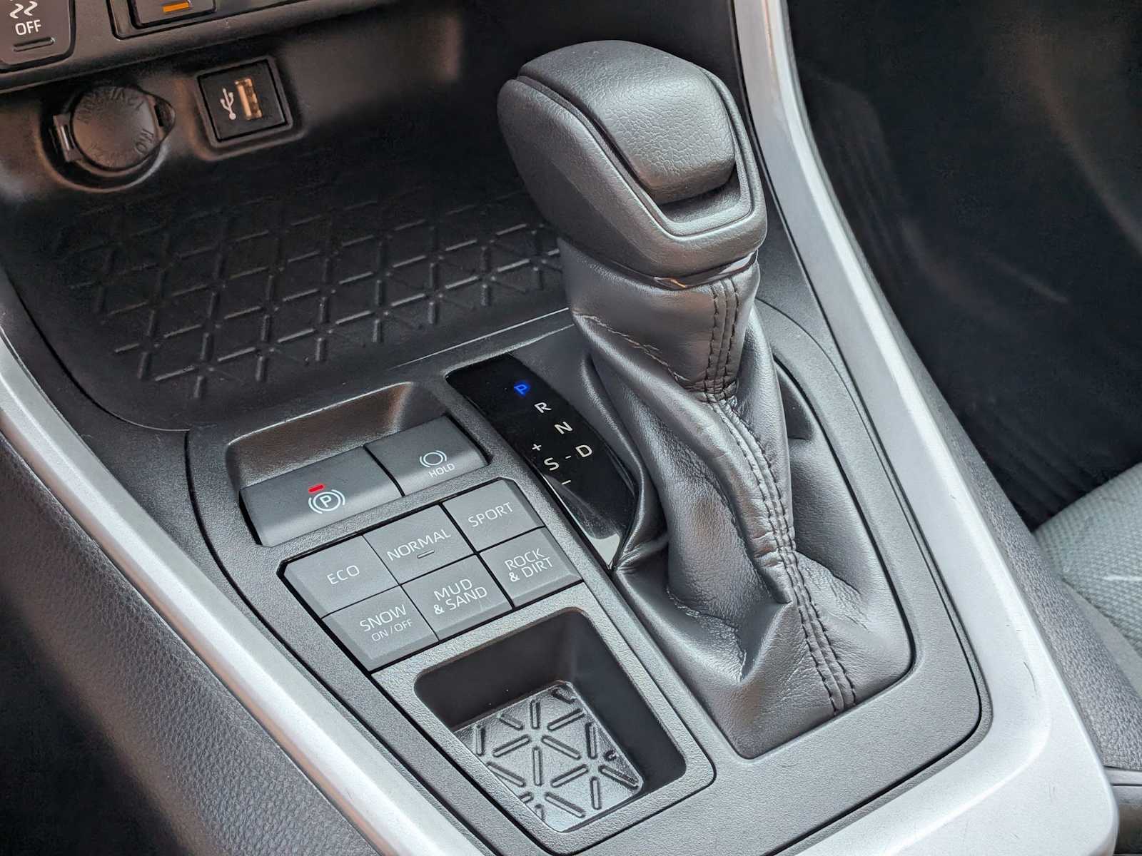 2024 Toyota RAV4 XLE photo 30