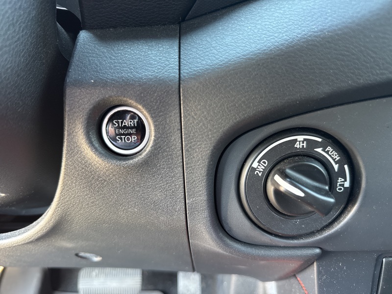 2023 Nissan Frontier PRO-4X Crew Cab photo 11