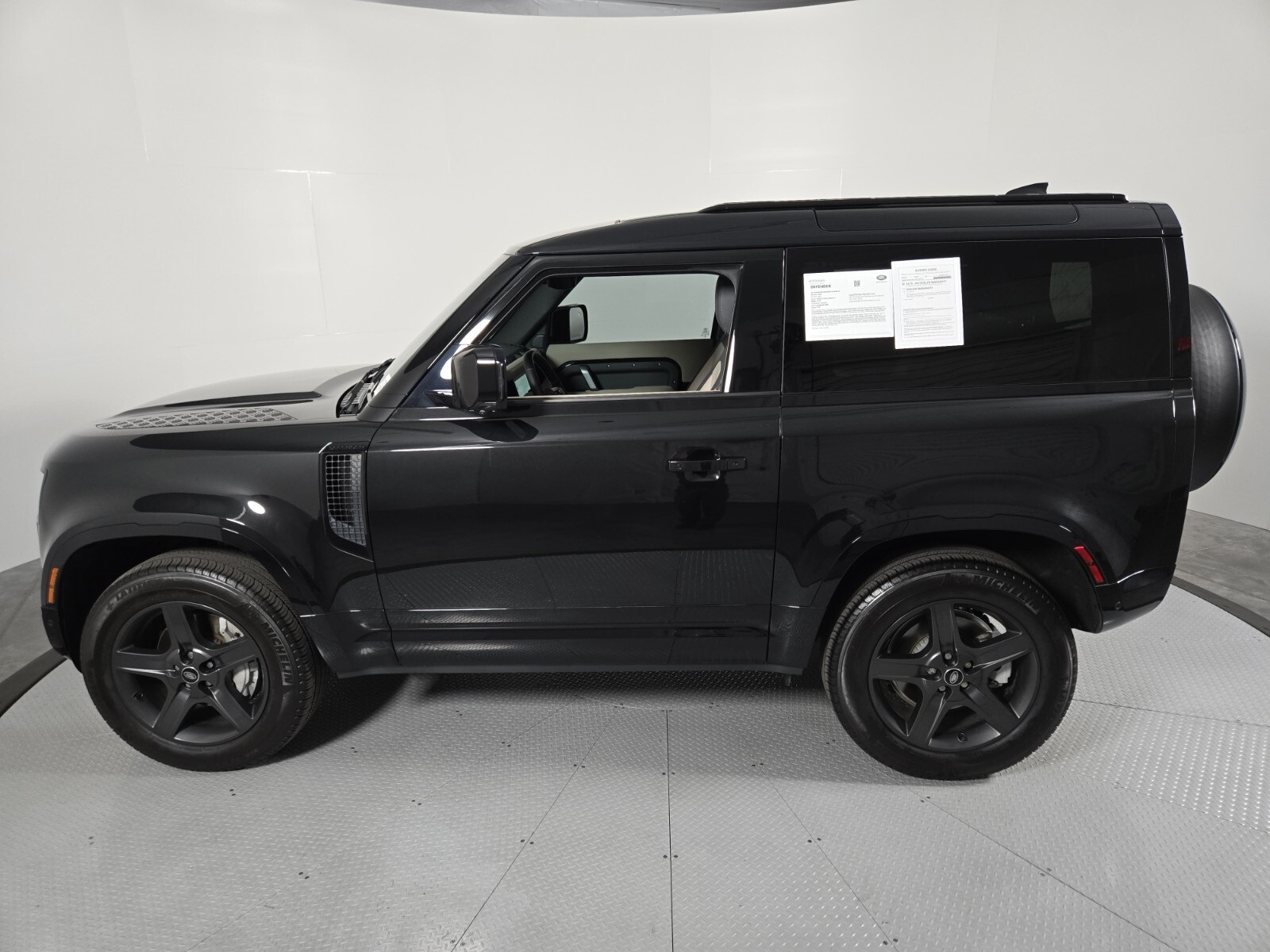 2023 Land Rover Defender 90 X-Dynamic SE photo 4