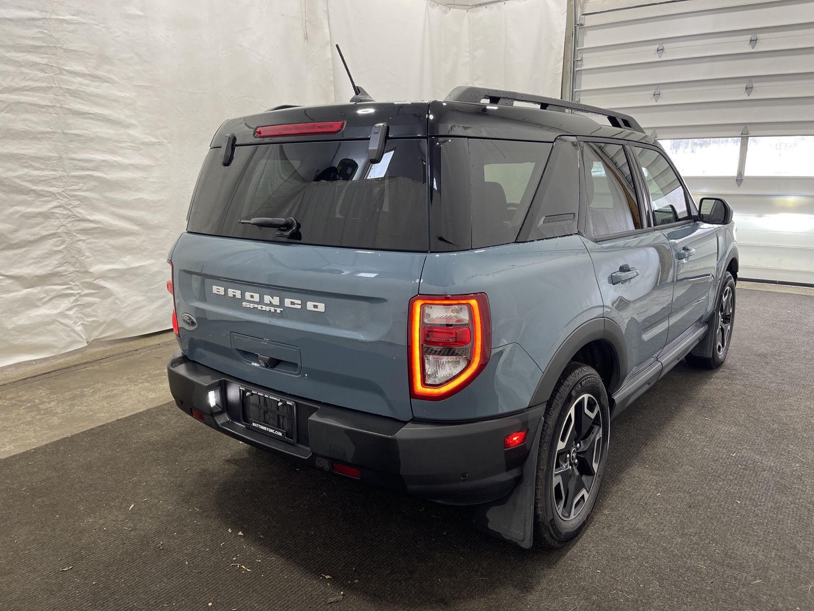 2022 Ford Bronco Sport Outer Banks photo 2