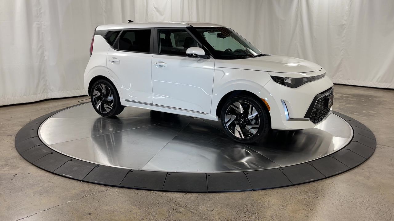 2023 Kia Soul GT-Line photo 2