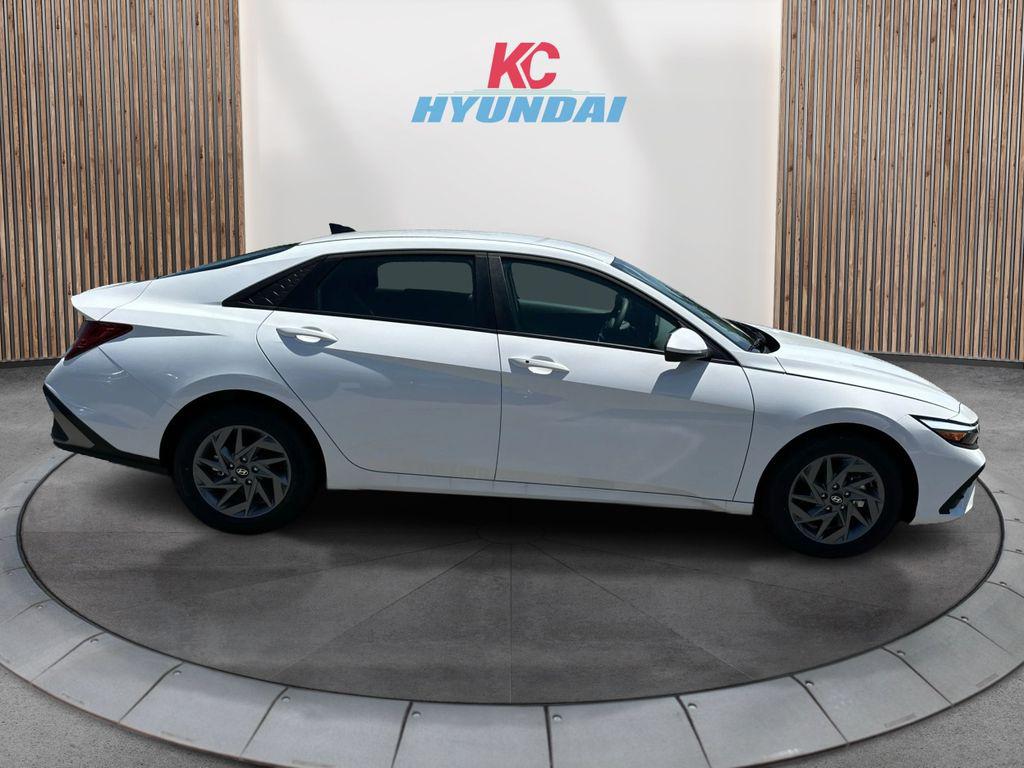 2025 Hyundai Elantra Hybrid photo 4