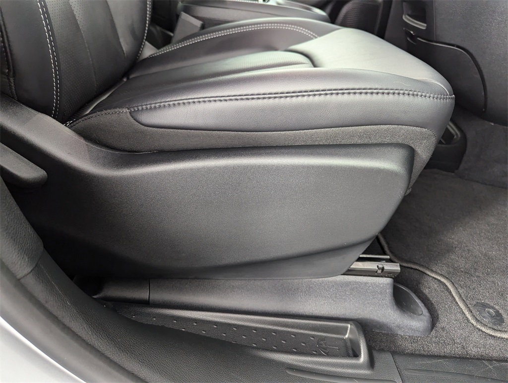 2024 Chrysler Pacifica Touring L photo 36