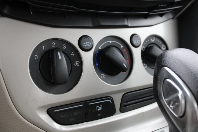 2012 Ford Focus SE photo 3