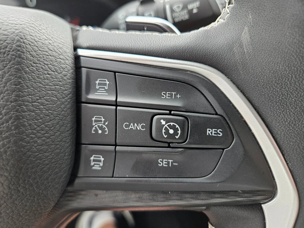 2023 Jeep Grand Cherokee Laredo photo 14