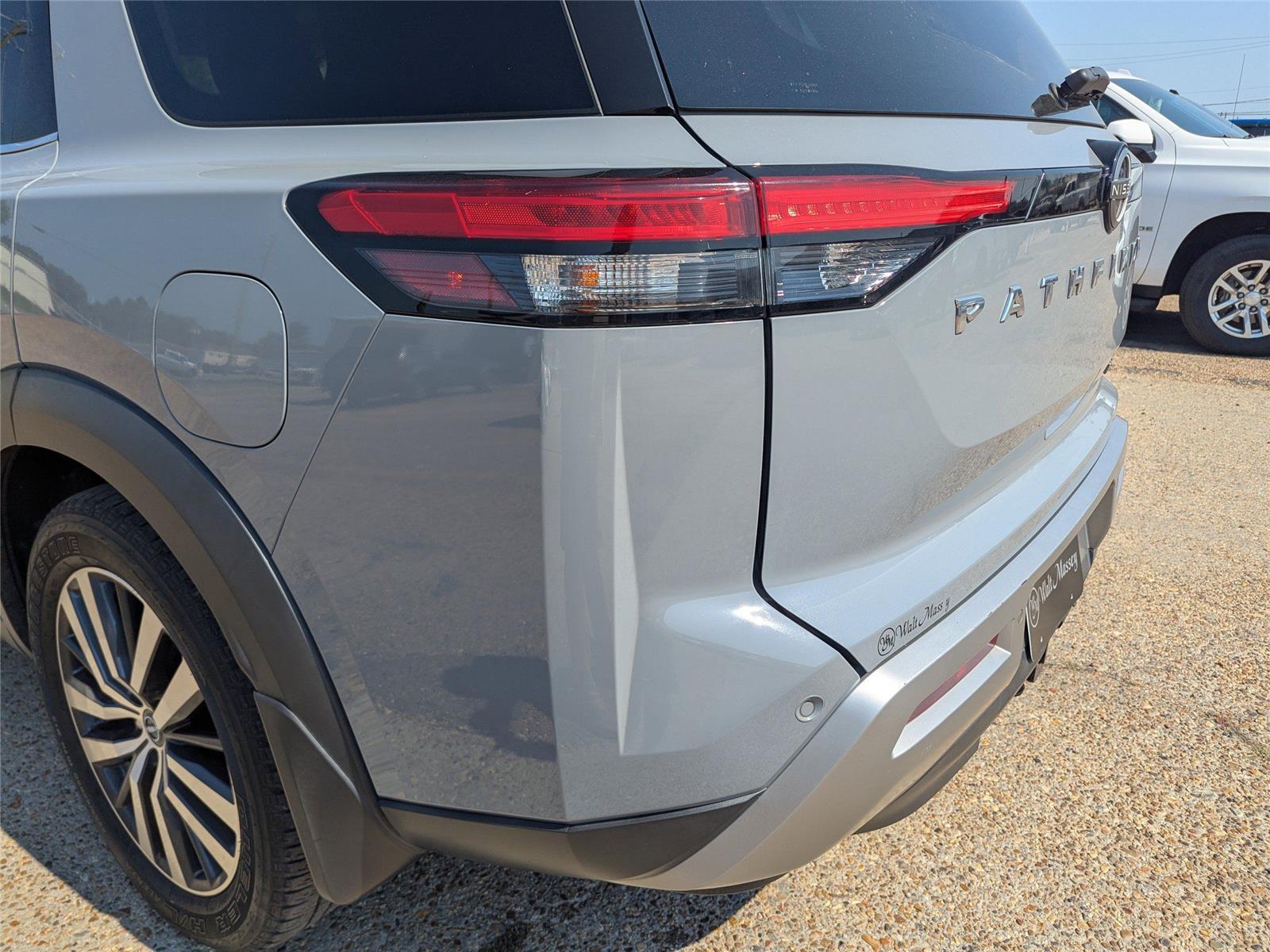 2022 Nissan Pathfinder Platinum photo 12