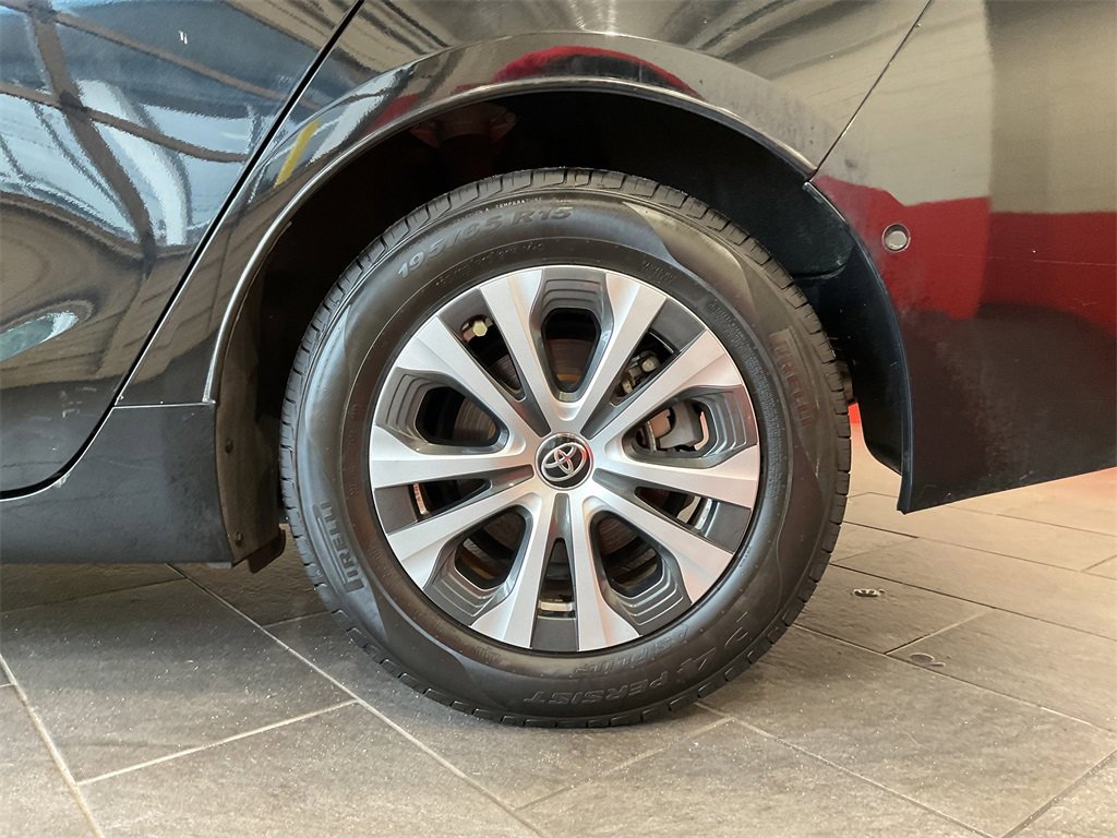 2019 Toyota Prius LE photo 4