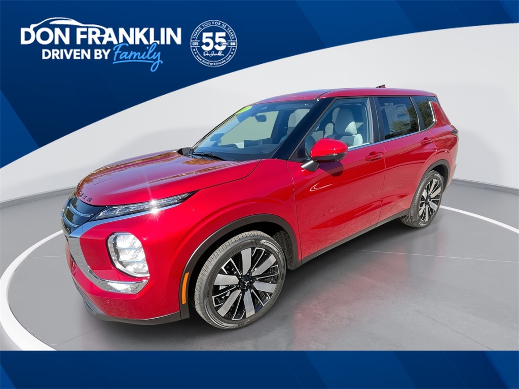 2025 Mitsubishi Outlander SE's photo