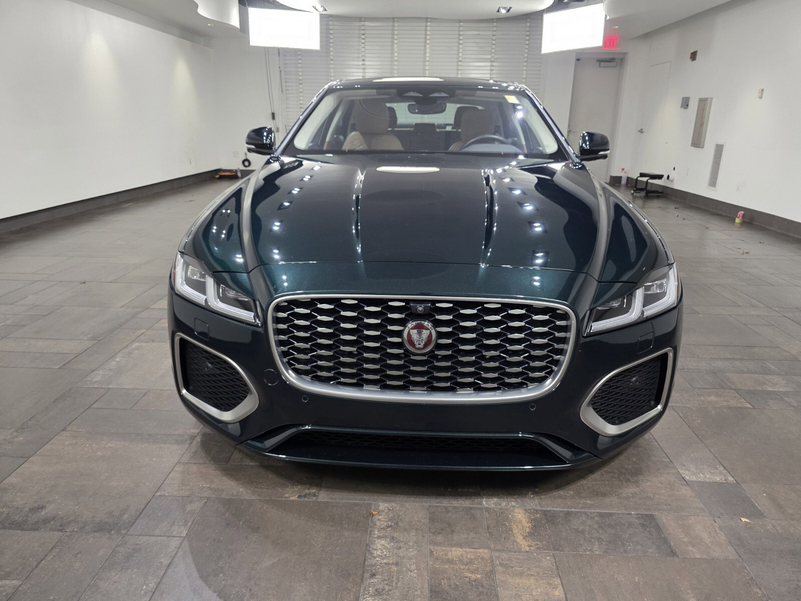 2021 Jaguar XF SE P250 photo 2