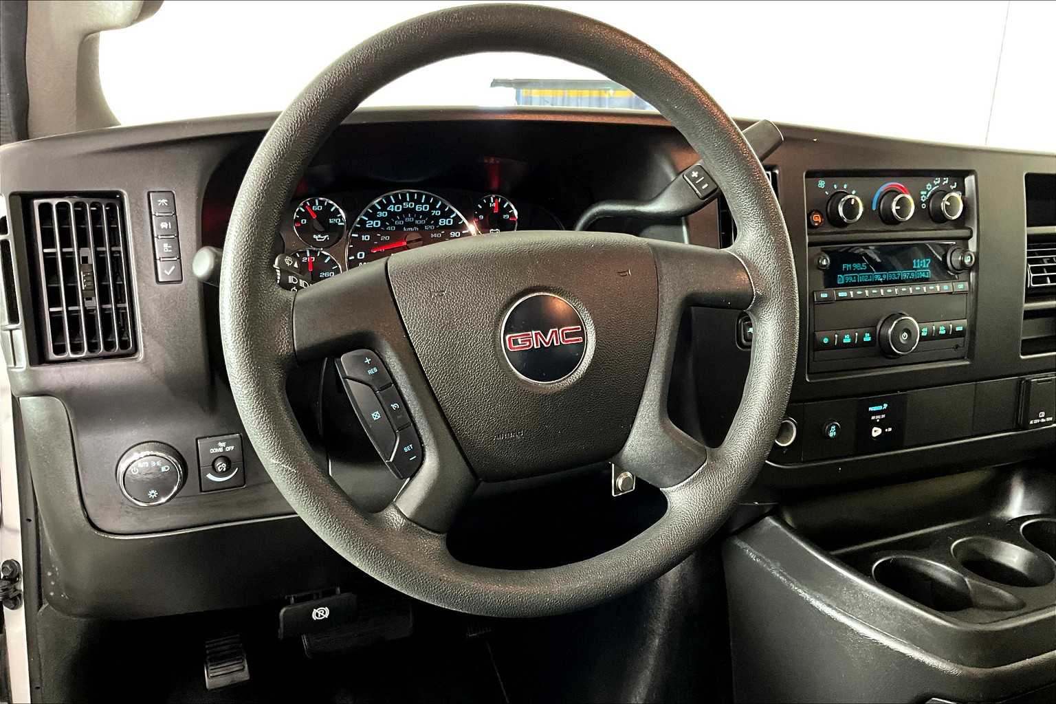 2023 Gmc Savana Cargo 2500 photo 4