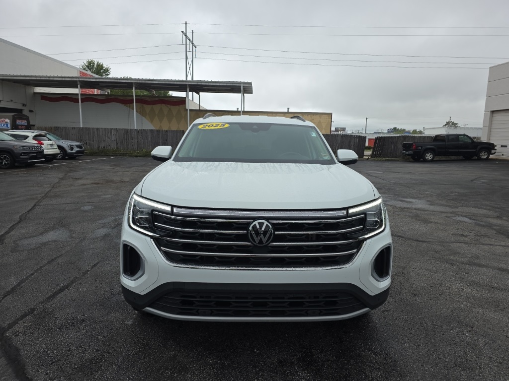 2025 Volkswagen Atlas SE Technology photo 2