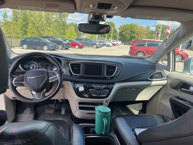 2020 Chrysler Pacifica Touring L photo 4