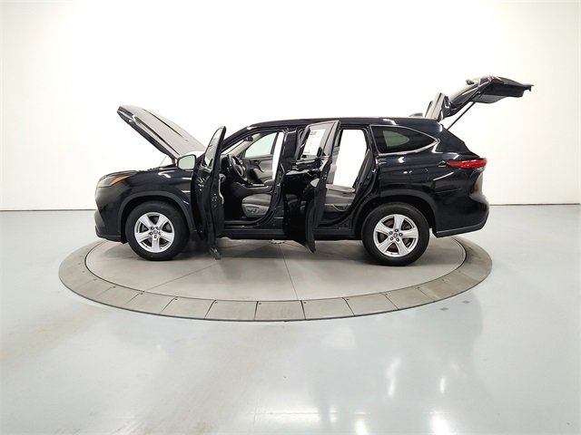 2023 Toyota Highlander L photo 10